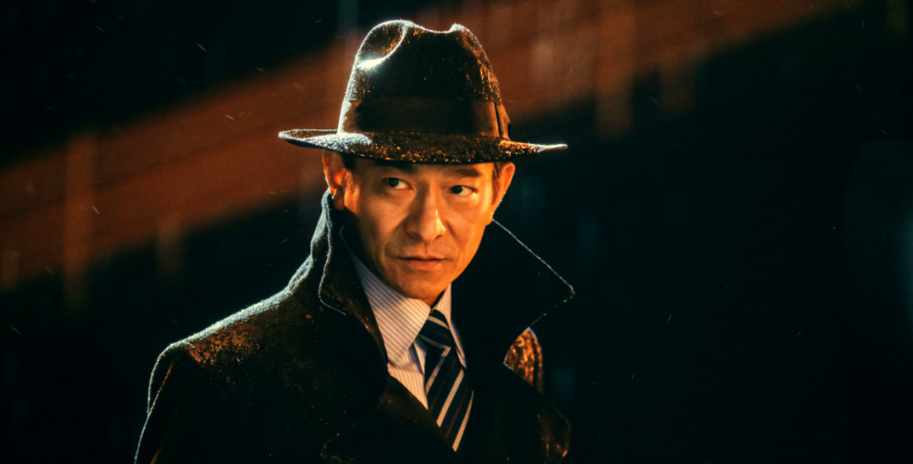 他执行完一次任务返回途中,遇到查车,就这样,他走进了"罗马仙池"浴室