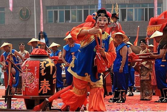 虽然满族人的春节习俗大体上学习于汉族,但是他们依然在其中保留了