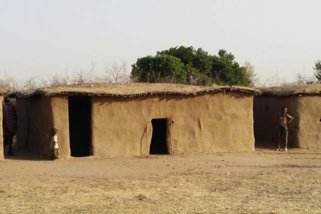 打开腾讯新闻,查看更多图片 >房子虽然很小,但非洲穷人很喜欢生孩子.