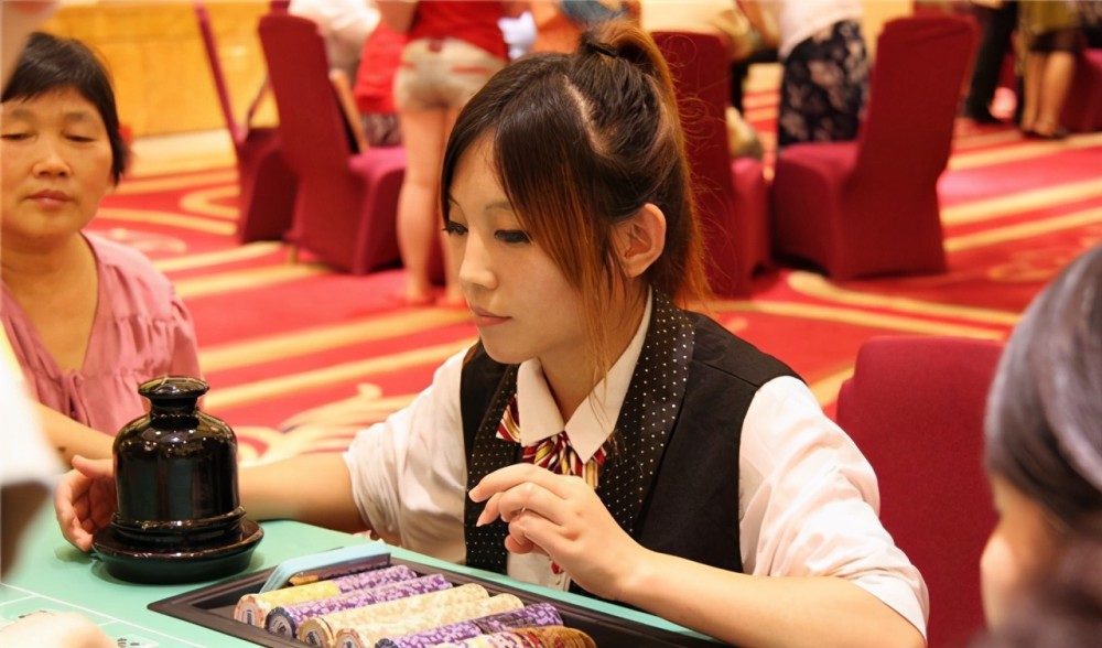 澳门荷官:这行没有年轻人,每天"见证"一夜暴富和倾家荡产_腾讯新闻