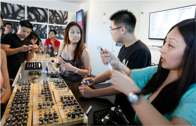 大部分吸烟的人都是男人,应该说电子烟领域是男人的世界,现在被一个