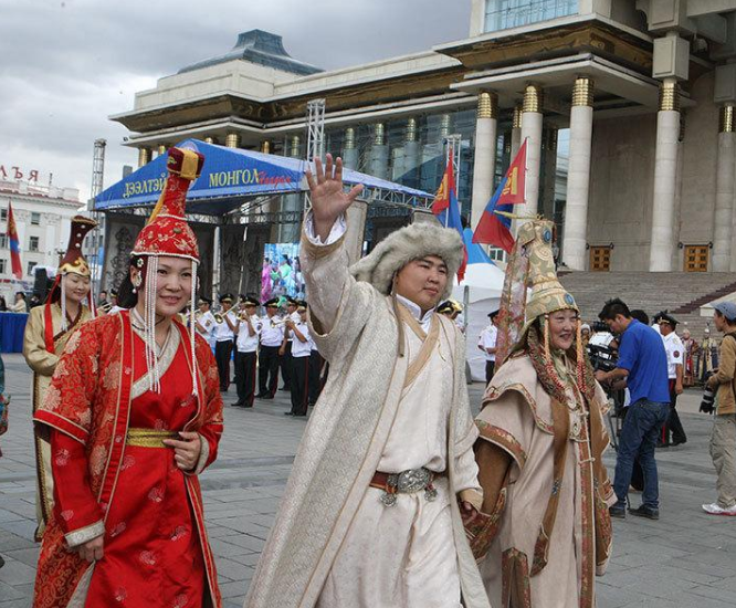 蒙古国抱着"金山银山",经济总量还不如内蒙古一个县,病有病因