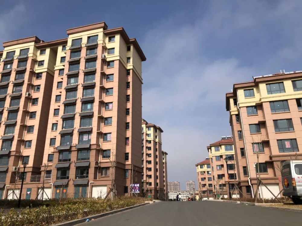 棚改小区华融新苑"形象照"这个春节,有部分居民住进了新楼房里,饲们