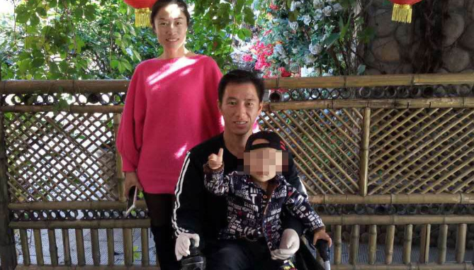 24年前,因捡一条"钥匙链",失去双腿和左臂的宋学文,现状如何_腾讯新闻