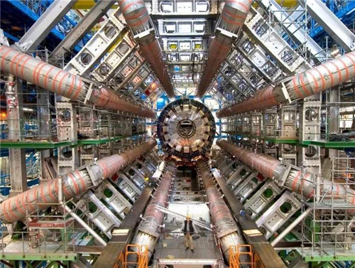 杨振宁|97岁杨振宁的最后一战：宁可背负骂名，也要阻止中国研发千亿项目