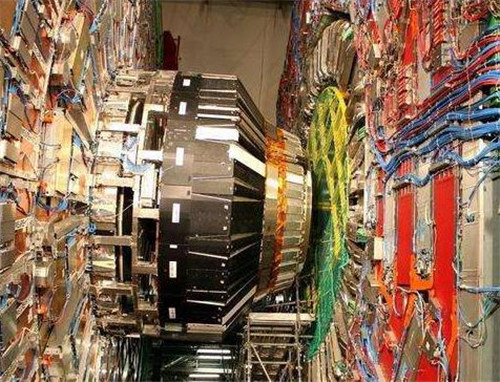 杨振宁|97岁杨振宁的最后一战：宁可背负骂名，也要阻止中国研发千亿项目