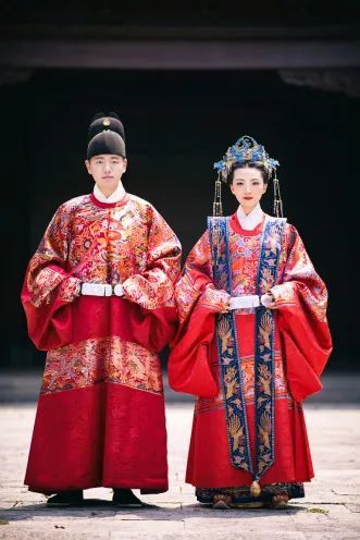 第一次穿汉服过春节该如何向长辈介绍汉服这些古籍来帮你作答