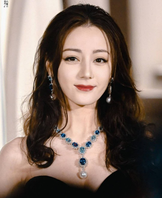 明星图片:迪丽热巴