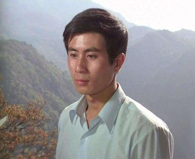 1987年张芝华离婚沦落街头,《庐山恋》郭凯敏为啥却娶尤勇前妻?
