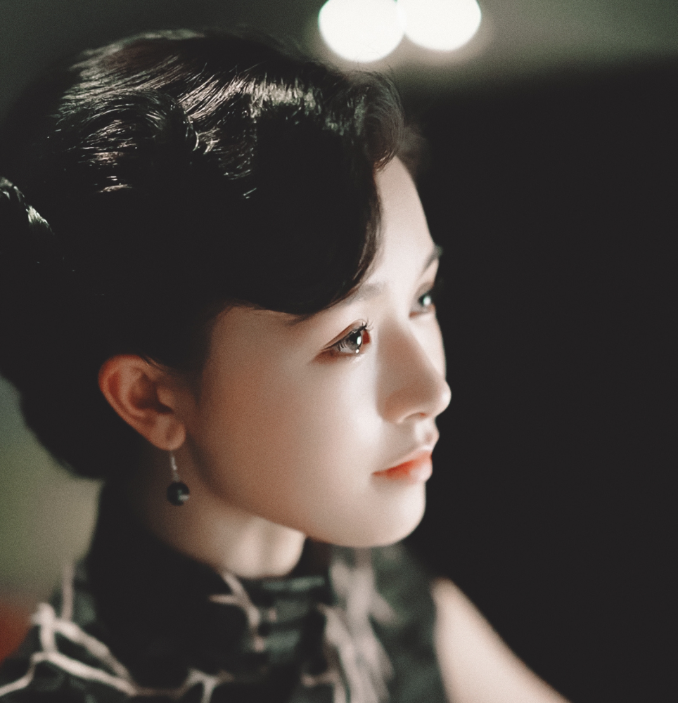 第一次上单人热搜就是因为长得漂亮,热搜词条是文咏珊好美,在唐探三里