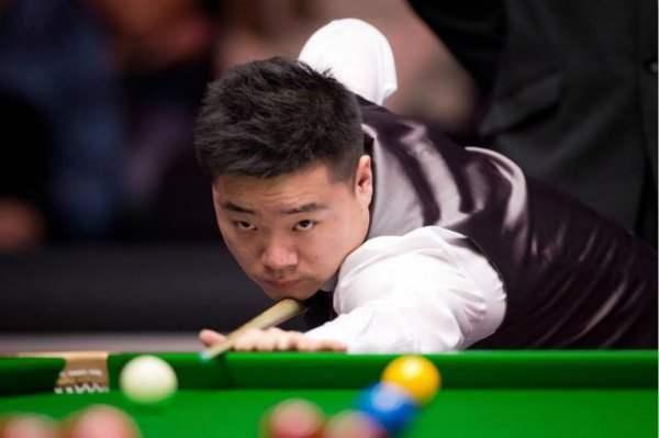 丁俊晖身价过亿,娇妻身材不输女神潘晓婷,