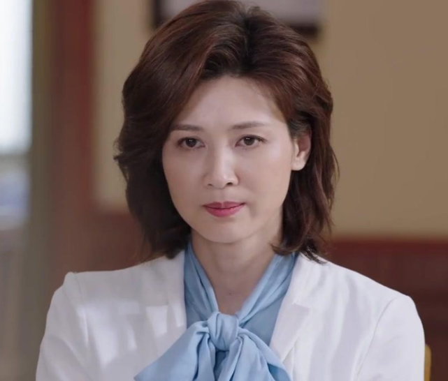 央视气象一姐杨丹与大学初恋隐婚生子24年依旧容颜不改