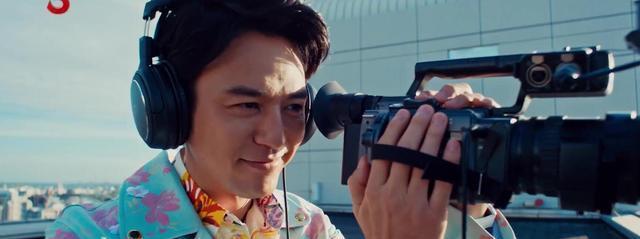 刘昊然扮演的秦风的作用是推理,妻夫木聪扮演的野田昊负责帅气,长泽雅