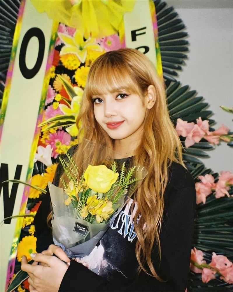 Lisa发布新视频 关注人数突破567万 超过jennie达成新成就 腾讯新闻