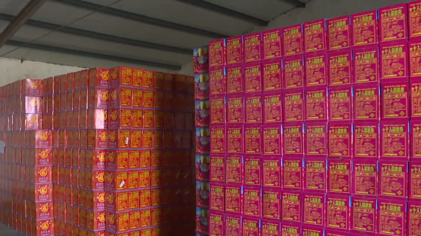 在安全管理上,烟花爆竹批发企业主要的风险点在于烟花爆竹仓库
