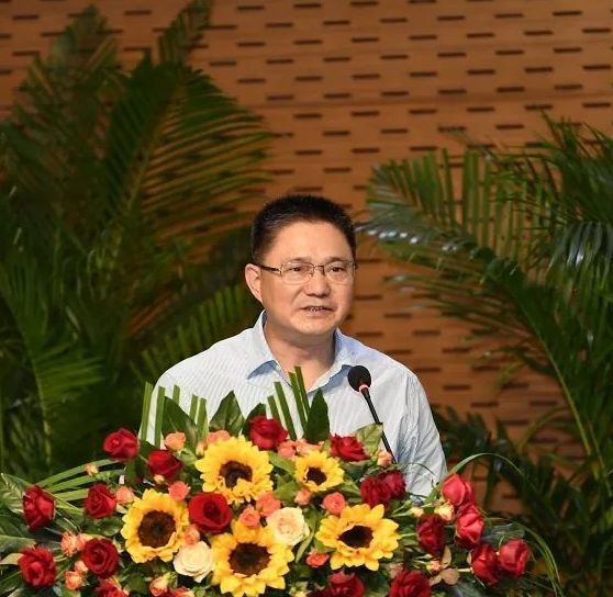 张峰(浙江五洲新春集团股份有限公司董事长)公开资料显示,吴捷,1967年