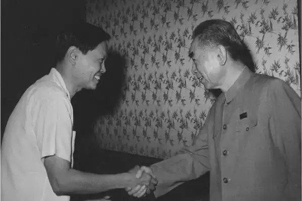 杨振宁|98岁高龄的杨振宁为何时常被“喷”？我们错怪他了！