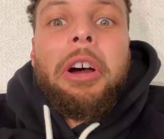 库里晒妻子巅峰颜值妩媚睡衣装秀恩爱萌神大牙缝却格外辣眼