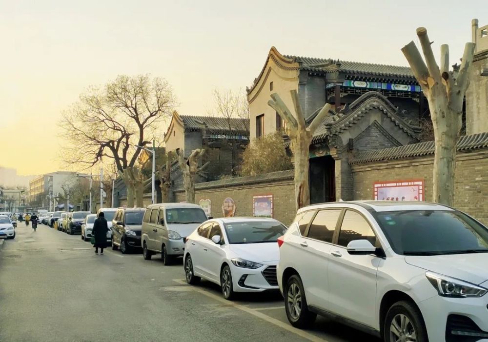 双彩街东口 双彩街东连市府前街,西至环城西路,街西段南通帅府胡同和