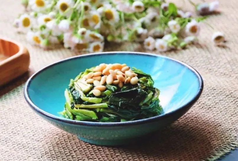 素拌万年青▽六12,铺上小米辣即可.