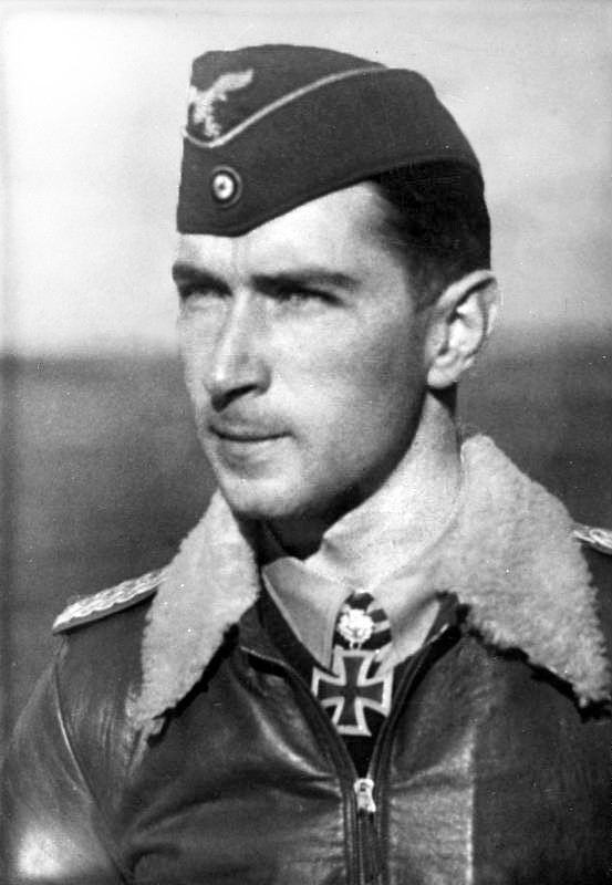 曾经的德国国宝级空军名将,却因作战太厉害,被禁止再上战场