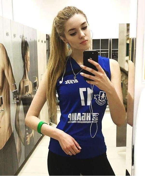 俄罗斯排球女神,皮肤白皙美过惠若琪,因这一点退役,成知名模特