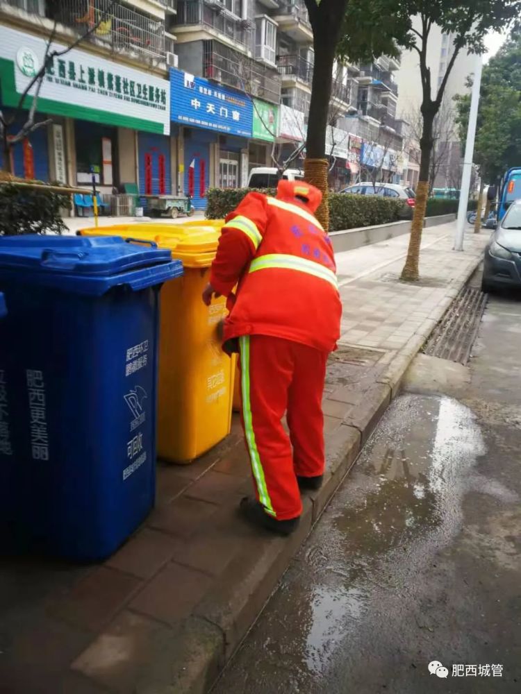 春节我在岗环卫工人春节不休息坚守岗位保清洁