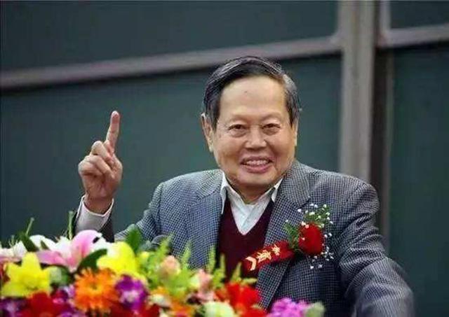 邓稼先|杨振宁回国后收到一纸条，看完后却痛哭失声：有邓稼先，国之大幸