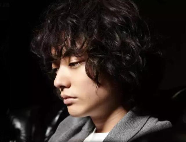 扮演村田昭的人本名是叫染谷将太,是1992年出生的