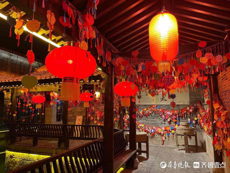 就地过年春在身边美打卡枣庄台儿庄古城处处节日喜庆气氛