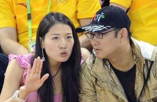 据悉,罗雪娟的老公是一位圈外的豪富,白手起家身价不菲,更关键的是