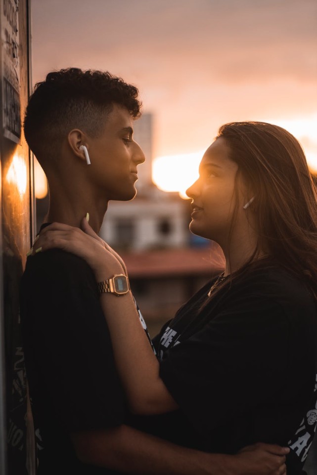 喜欢暧昧的男人,通常都是这个样子的