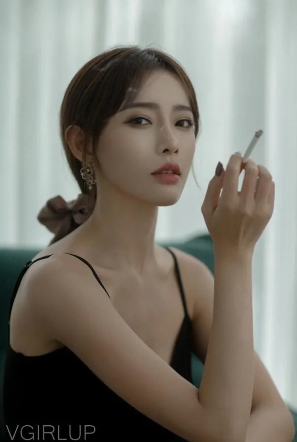 芮甜甜直播到达瓶颈期宣布去创业拿绿卡35岁前回yy豪刷1个亿