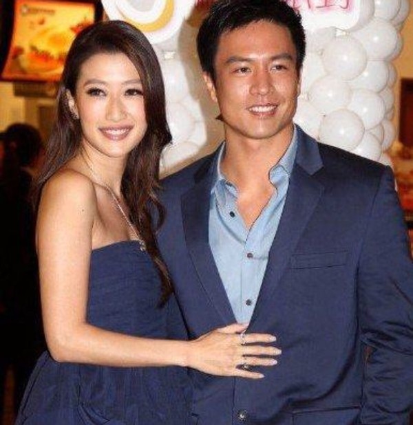 43岁安志杰携儿女送祝福秀出手臂健壮肌肉混血娇妻身材出众
