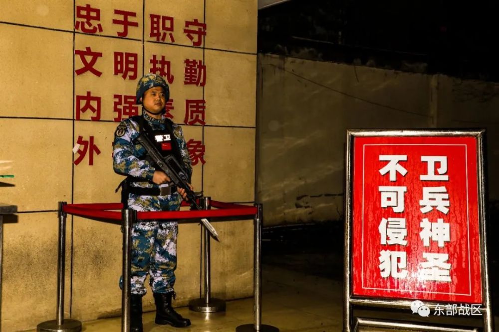 关注|今夜,校尉军官站岗!_腾讯新闻