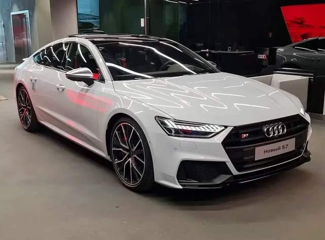 外观:更加注重科技感的表达全新奥迪s7的外观造型基本延续了新一代