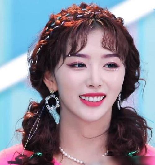 thenine组合门面担当许佳琪孔雪儿怼脸拍谁更胜一筹