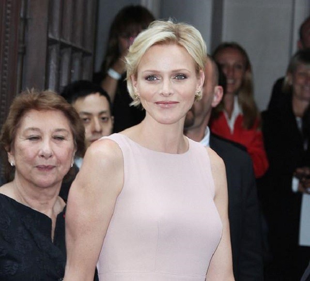 人称"南非美人鱼",三次逃婚被追回,婚礼以泪洗面|阿尔贝二世|夏琳