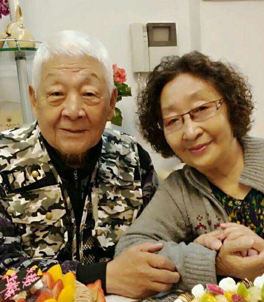 20岁出嫁,8年不接戏照顾脑溢血丈夫,丈夫离世4年,嫁丈夫姐夫