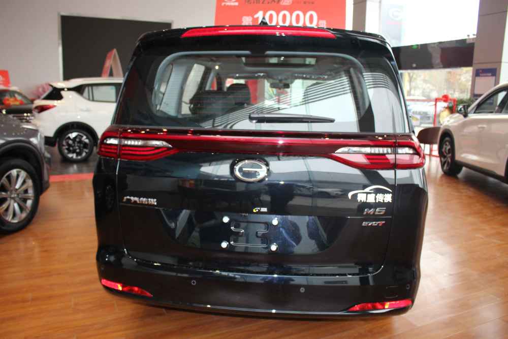 2021款传祺m6实拍,轴距为2810mm,配lcd仪表 多功能方向盘