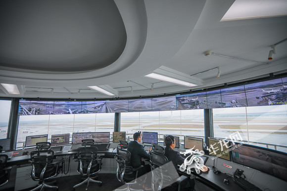 新春走基层一架架飞机满载归家心切的人们冲上云霄都有来自塔台的守望