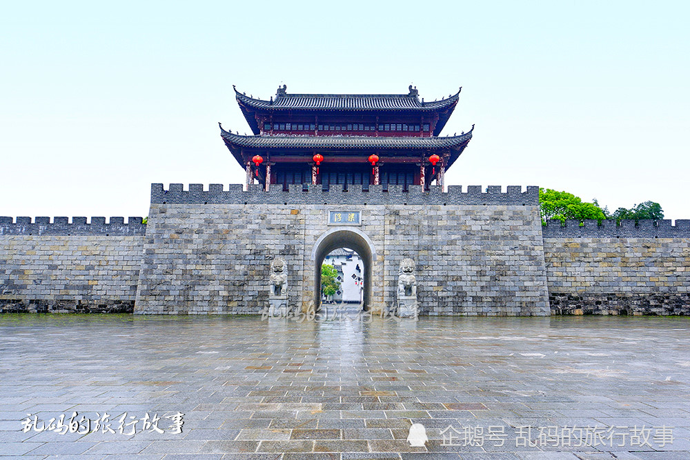 江西这座古城 号称"世界瓷都之源" 城门牌匾罕见反写却寓意深远