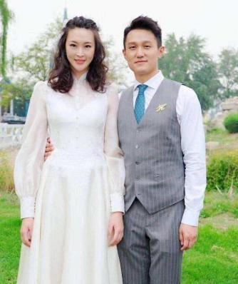 排球女王惠若琪嫁给矮个丈夫婚姻背后甜蜜非凡