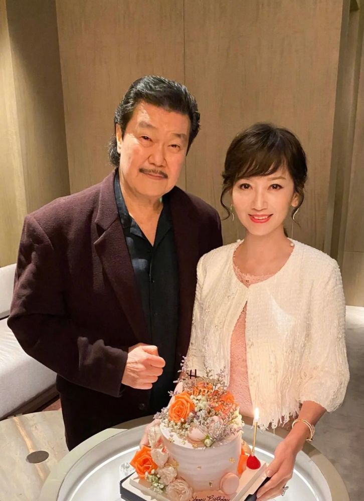 他是趙雅芝老公,從黃漢偉手中奪妻奪子,與妻子相伴35年很幸福_騰訊