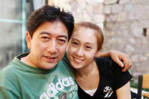 嫁二婚水均益,主动为残智大伯哥养老送终,今杨迪儿女双全很幸福