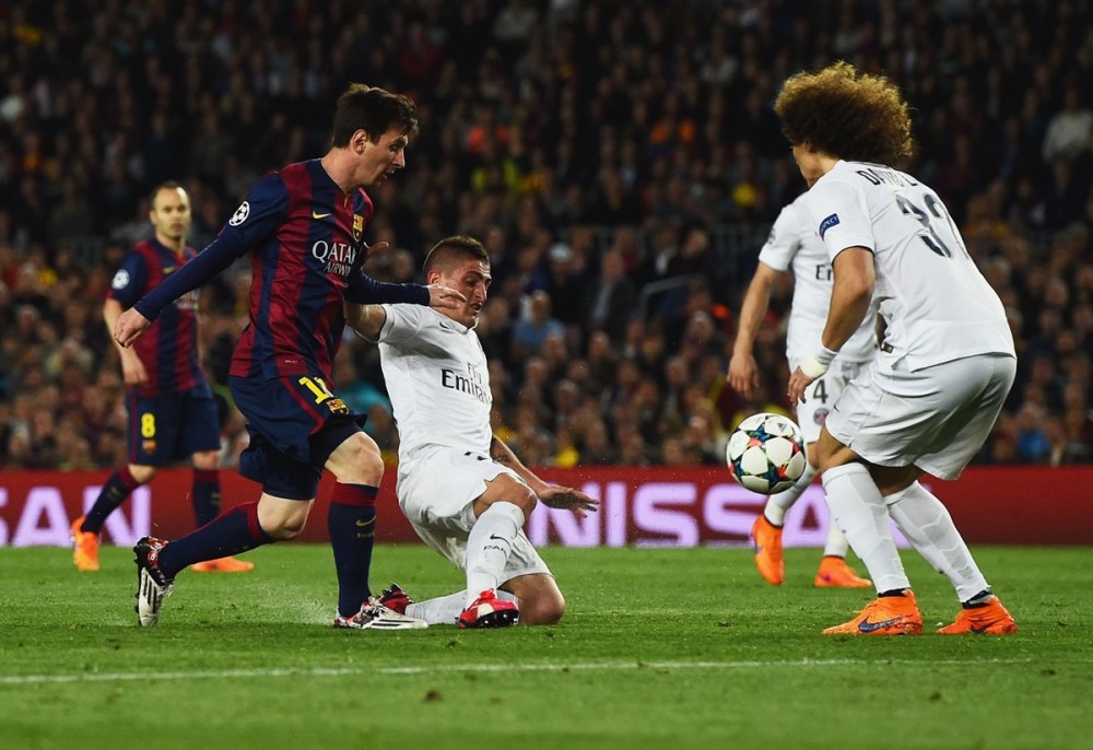 欧冠淘汰赛正式打响,巴萨后防如纸糊,巴黎不被看好反而值得期待