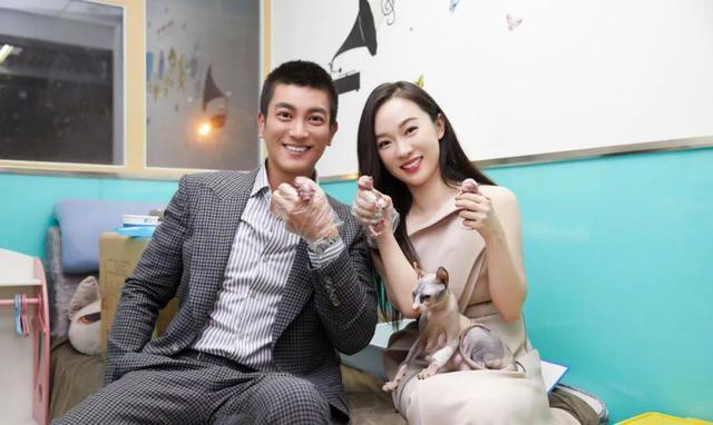 幸福的霍思燕:嫁小5岁杜江被宠成"少女",丈夫爱她胜过爱子女