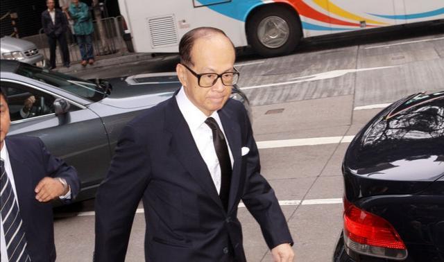 李嘉诚弟弟:哥哥身价千亿成首富,他穷困一生悲惨离世不为人知