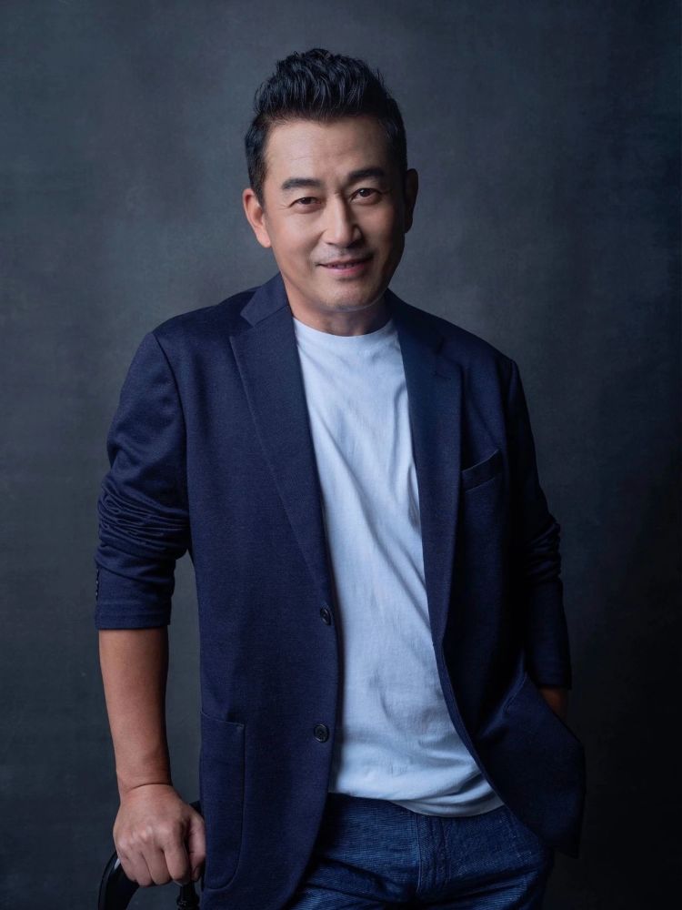 老戏骨王志飞聋哑父母先后离他而去娶小14岁娇妻背后有遗憾