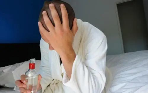 肝功|男子每年体检，肝功正常，突然肝硬化腹水，医生却说属正常